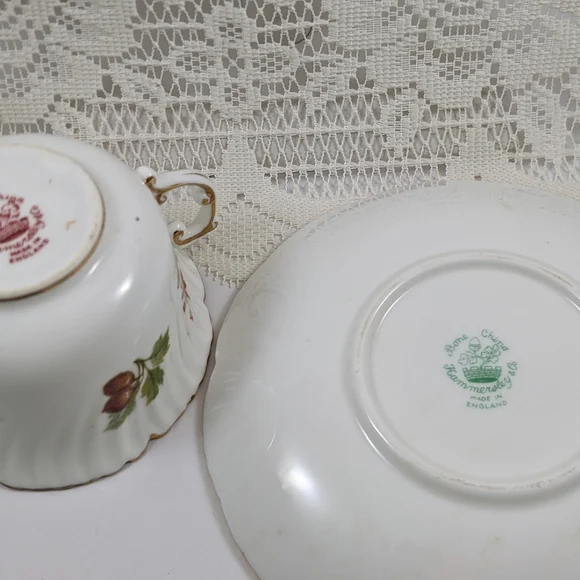 Vintage Hammersley Fruit Motif Porcelain Teacup & Saucer - Gold Trim - Picture 5 of 7